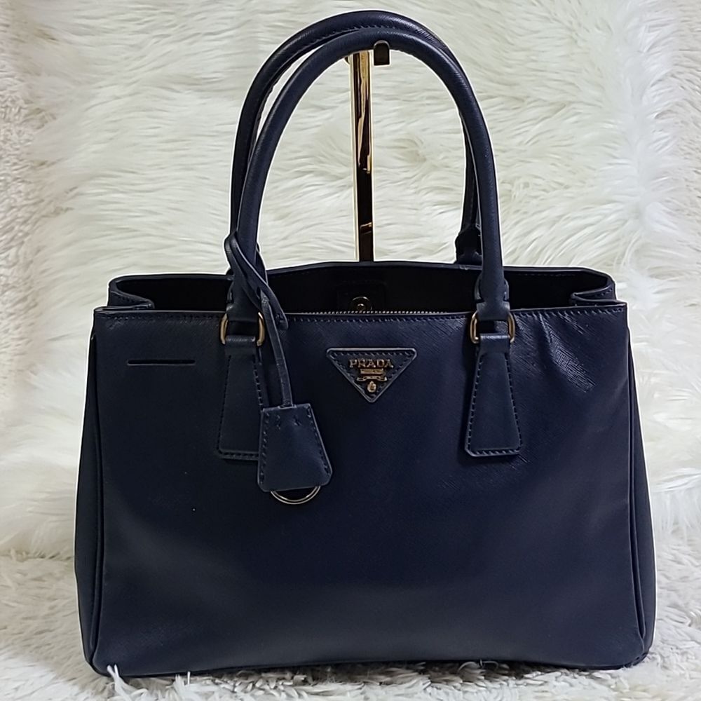 💯 Authentic Prada Safiano Lux Galeria MM  Size